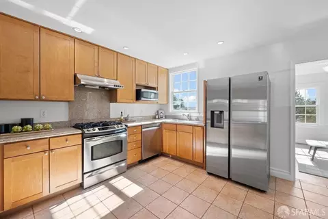 Kitchen - 39 Arbor St, San Francisco, CA 94131 photo 6 of 6