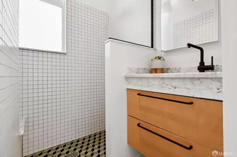 Bath - 146 Dore St, San Francisco, CA 94103 photo 3 of 5