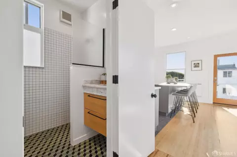 Bath - 146 Dore St, San Francisco, CA 94103 photo 1 of 5