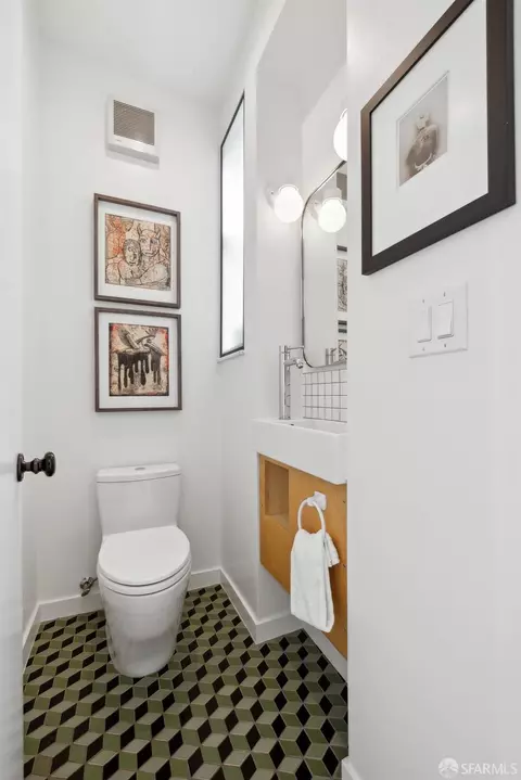 Bath - 146 Dore St, San Francisco, CA 94103 photo 5 of 5