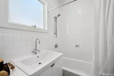 Bath - 144 Dore St, San Francisco, CA 94103 photo 3 of 6