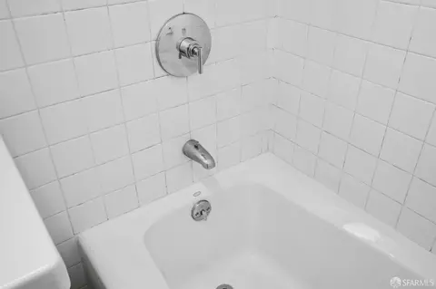 Bath - 144 Dore St, San Francisco, CA 94103 photo 4 of 6