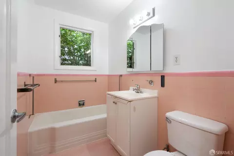 Bath - 1325 Visitacion Ave, San Francisco, CA 94134 photo 1 of 2