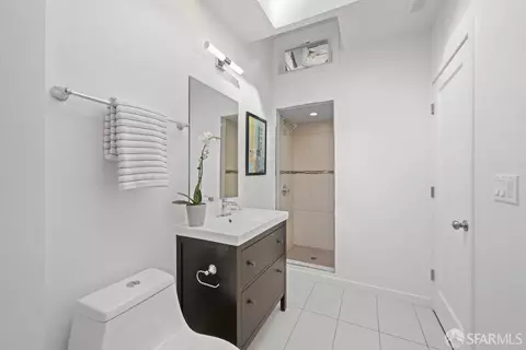 Bath - 279 Topeka Ave, San Francisco, CA 94124 photo 2 of 5