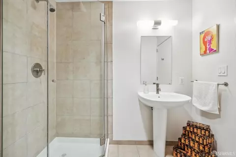 Bath - 301 Main St #29C, San Francisco, CA 94105 photo 2 of 3