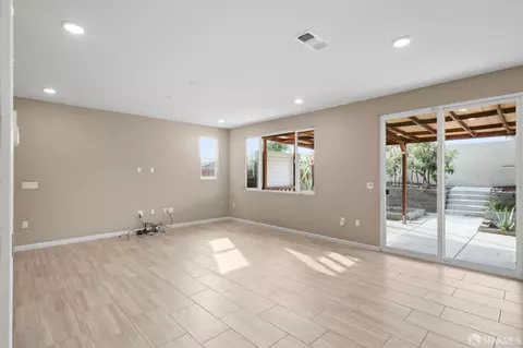 Living - 147 Davisco Dr, Oakley, CA 94561 photo 1 of 3