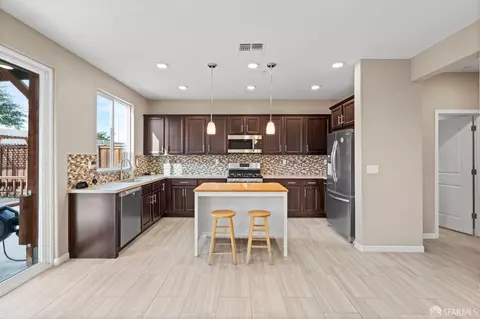 Kitchen - 147 Davisco Dr, Oakley, CA 94561 photo 1 of 3