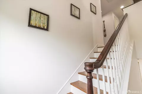 Entry Way - 101 Seapoint Ct, Richmond, CA 94801 photo 5 of 8
