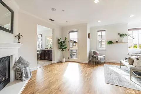 Living - 101 Seapoint Ct, Richmond, CA 94801 photo 5 of 5
