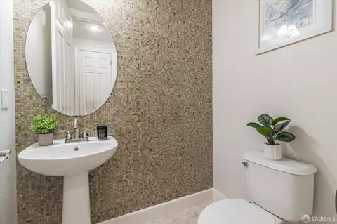 Bath - 101 Seapoint Ct, Richmond, CA 94801 photo 1 of 9