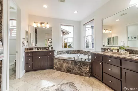 Bath - 101 Seapoint Ct, Richmond, CA 94801 photo 5 of 9