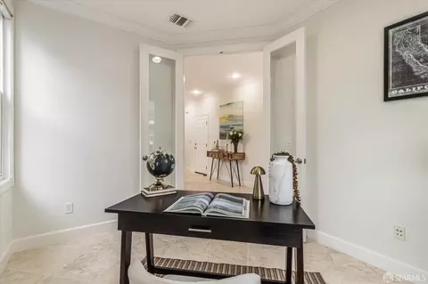Entry Way - 101 Seapoint Ct, Richmond, CA 94801 photo 3 of 8