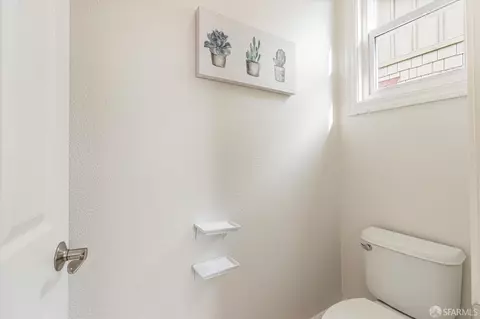 Bath - 101 Seapoint Ct, Richmond, CA 94801 photo 4 of 9