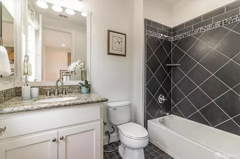 Bath - 101 Seapoint Ct, Richmond, CA 94801 photo 6 of 9