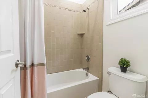 Bath - 101 Seapoint Ct, Richmond, CA 94801 photo 9 of 9