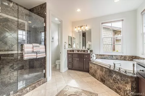Bath - 101 Seapoint Ct, Richmond, CA 94801 photo 3 of 9