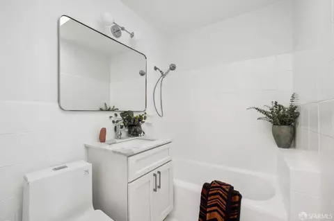 Bath - 2519 44th Ave, San Francisco, CA 94116 photo 1 of 1