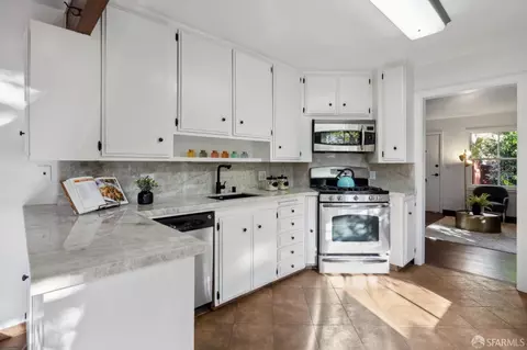 Kitchen - 220 Cypress St #C, Alameda, CA 94501 photo 3 of 5