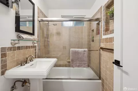 Bath - 220 Cypress St #C, Alameda, CA 94501 photo 2 of 2