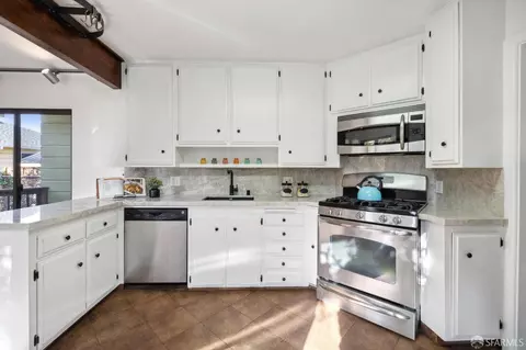 Kitchen - 220 Cypress St #C, Alameda, CA 94501 photo 4 of 5