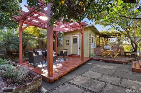Exterior - 220 Cypress St #C, Alameda, CA 94501 photo 9 of 16
