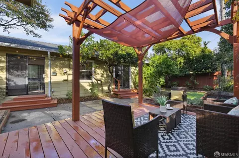 Exterior - 220 Cypress St #C, Alameda, CA 94501 photo 13 of 16