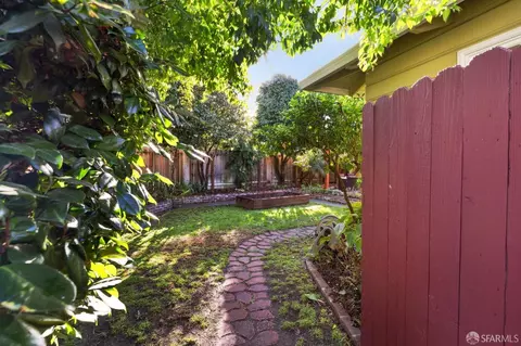 Exterior - 220 Cypress St #C, Alameda, CA 94501 photo 7 of 16