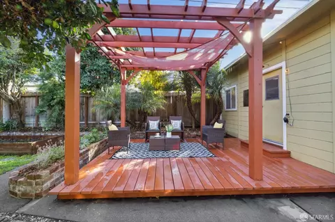 Exterior - 220 Cypress St #C, Alameda, CA 94501 photo 10 of 16