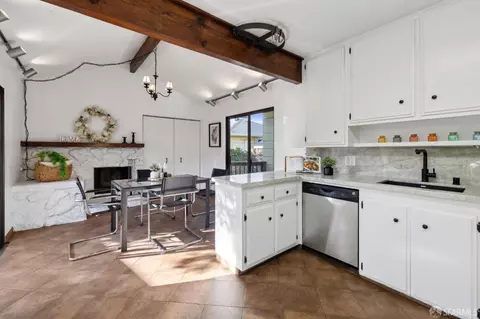220 Cypress St #C, Alameda, CA 94501