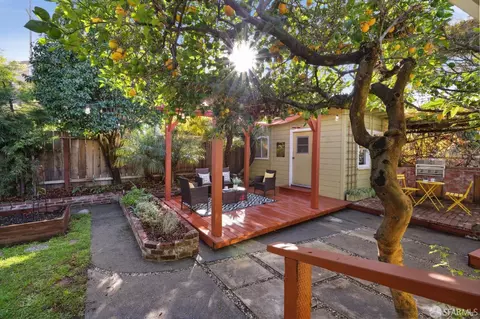 Exterior - 220 Cypress St #C, Alameda, CA 94501 photo 4 of 16