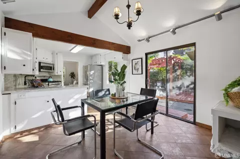 Dining - 220 Cypress St #C, Alameda, CA 94501 photo 1 of 4