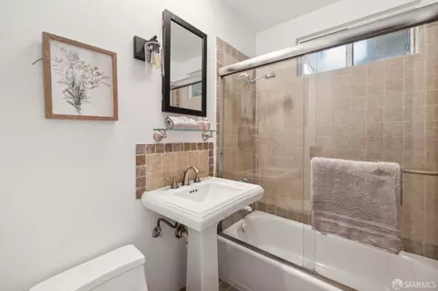 Bath - 220 Cypress St #C, Alameda, CA 94501 photo 1 of 2