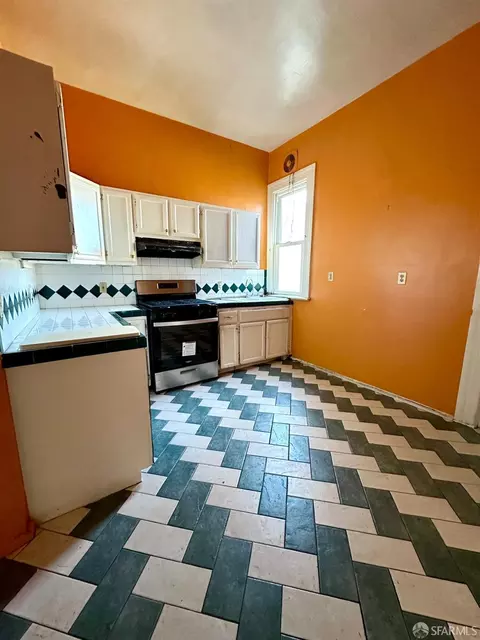 35 Allison St, San Francisco, CA 94112 photo 17