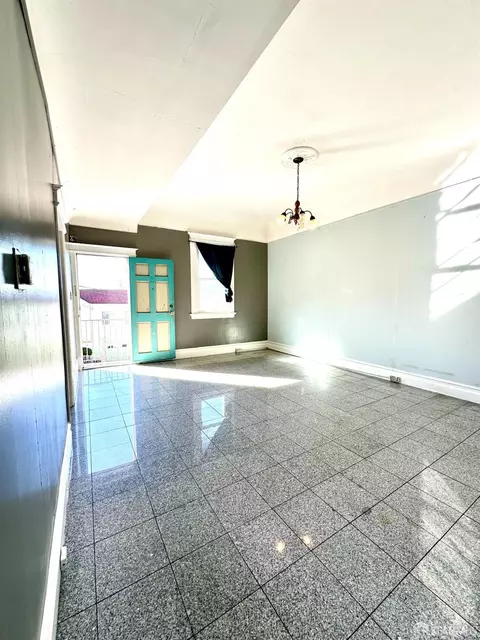 35 Allison St, San Francisco, CA 94112 photo 6