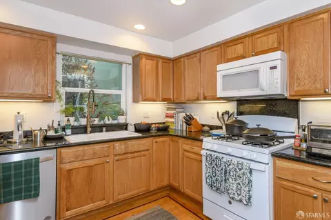 Kitchen - 526 23rd Ave #1, San Francisco, CA 94121 photo 2 of 2