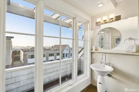 Bath - 288 Willard North St, San Francisco, CA 94118 photo 8 of 8