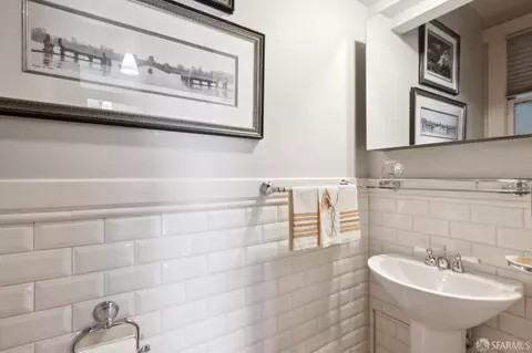 Bath - 2111 Hyde St #403, San Francisco, CA 94109 photo 1 of 3