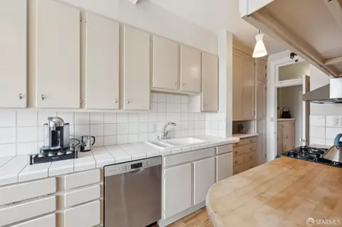 Kitchen - 2111 Hyde St #403, San Francisco, CA 94109 photo 2 of 3