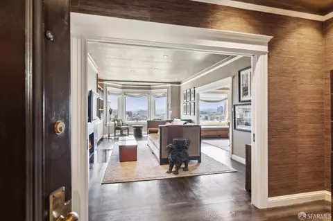Entry Way - 2111 Hyde St #403, San Francisco, CA 94109 photo 3 of 4