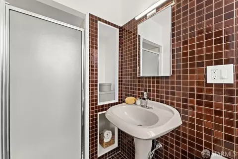 Bath - 1370 41st Ave, San Francisco, CA 94122 photo 2 of 10