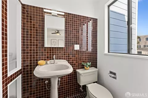 Bath - 1370 41st Ave, San Francisco, CA 94122 photo 1 of 10