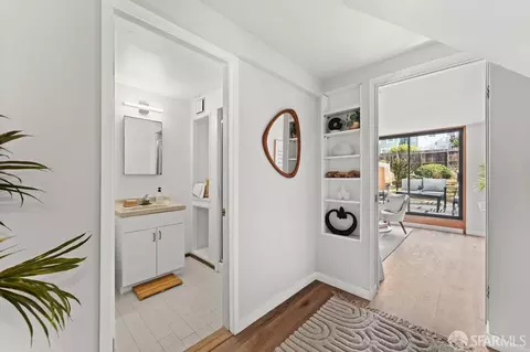 Entry Way - 1370 41st Ave, San Francisco, CA 94122 photo 4 of 4
