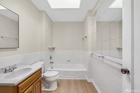 Bath - 545 Niagara Ave, San Francisco, CA 94112 photo 3 of 4