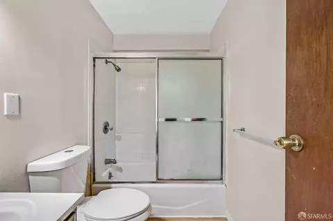 Bath - 545 Niagara Ave, San Francisco, CA 94112 photo 1 of 4