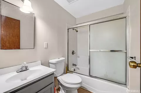 Bath - 545 Niagara Ave, San Francisco, CA 94112 photo 2 of 4