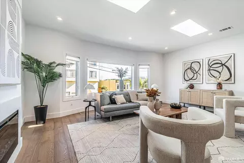 Living - 711 29th Ave, San Francisco, CA 94121 photo 1 of 2