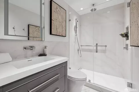 Bath - 2410 Pacific Ave #3, San Francisco, CA 94115 photo 1 of 2