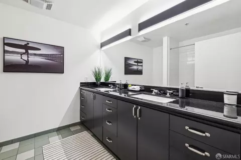Bath - 2412 Harrison St #214, San Francisco, CA 94110 photo 1 of 3