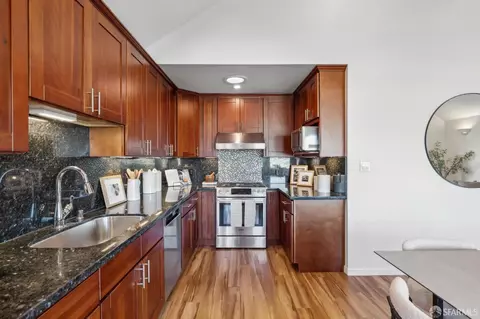 Kitchen - 1010 Ingerson Ave, San Francisco, CA 94124 photo 4 of 7