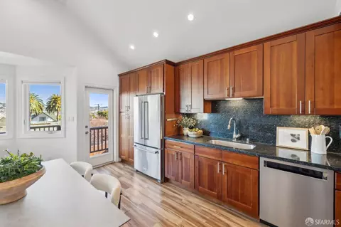Kitchen - 1010 Ingerson Ave, San Francisco, CA 94124 photo 3 of 7
